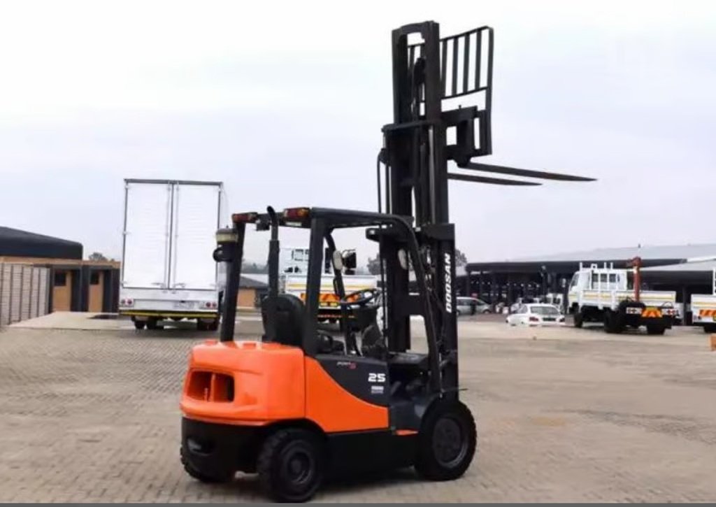 2010 DOOSAN D25S-5 For Sale