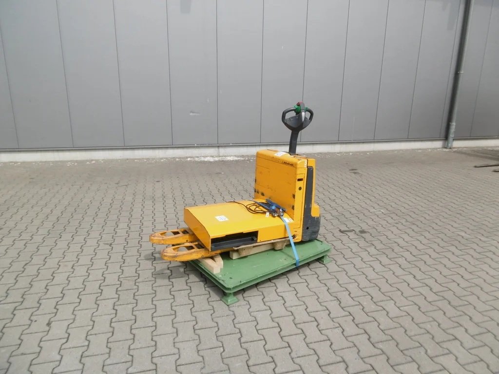 JUNGHEINRICH EJE 112 electric pallet truck for sale