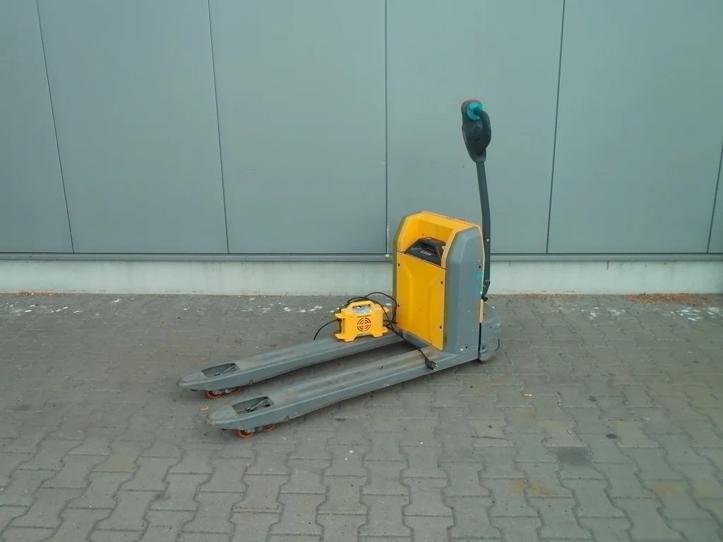 JUNGHEINRICH AME 15 electric pallet truck for sale